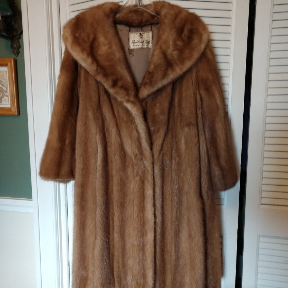 Richland Furs Fur Coat